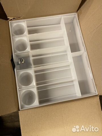 Лоток для денег пластиковый с замком