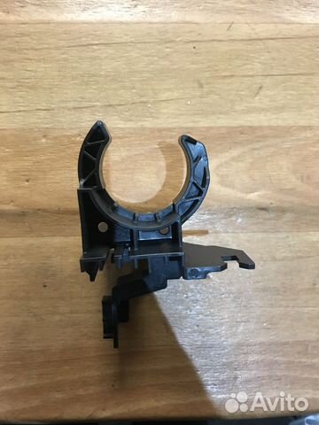 Кронштейн горловины бачка омывателя Polo 2010-2020