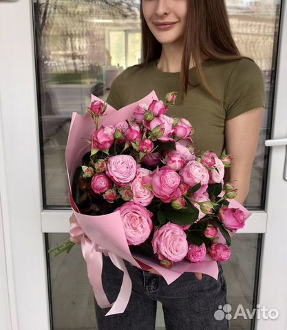 Букет из пионовидных кустовых роз, доставка цветов