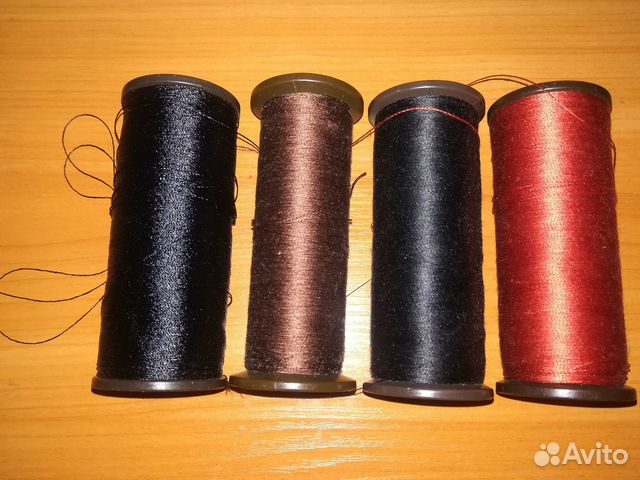 Натуральные шелковые нитки в бабинах