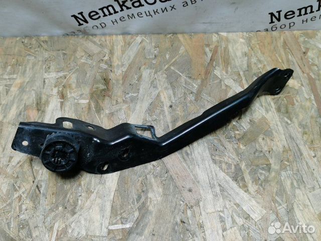 Кронштейн фары передний правый Mercedes-Benz