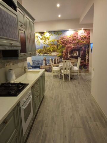 2-к. квартира, 60 м², 1/4 эт.