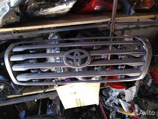 Решетка радиатора Тойота Ланд Краузер