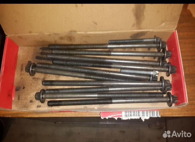 Болты крепления головки