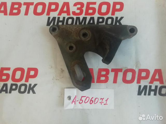 Кронштейн двигателя правый для Toyota Prius 1 199