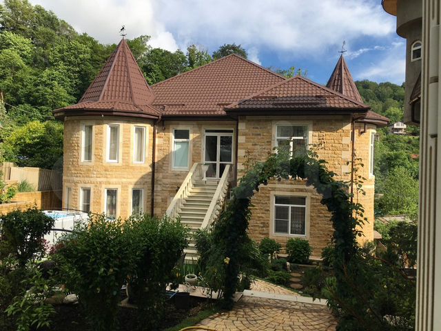 Коттедж 560 м² на участке 12,5 сот.