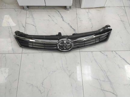 Решетка радиатора Toyota Camry V55