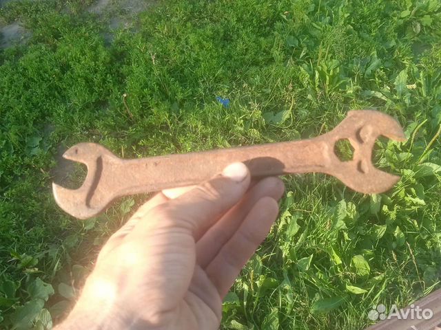 Ключ гаечный древний в коллекцию