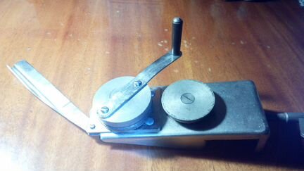 Машинка для раскатывания крышек