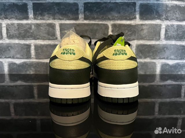 Nike Dunk Low Avocado (W)