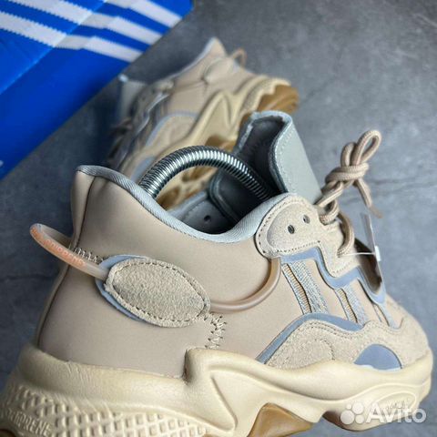 Кроссовки adidas ozweego