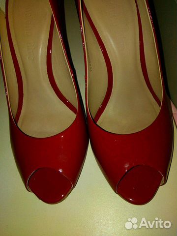 Красные кожаные туфли