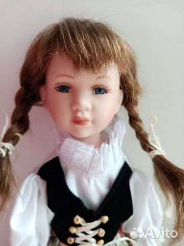 Миниатюрная фарфоровая куколка Снегурочка