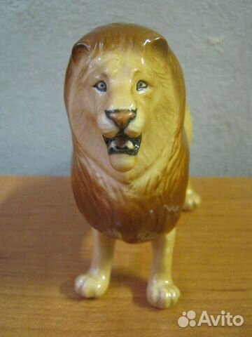 Фарфоровая cтатуэтка 