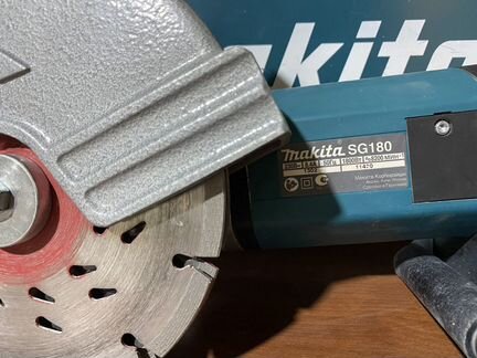 Штроборез Makita SG 180 вместе с дисками Hilti SPX
