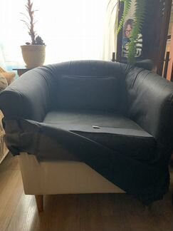 Кресло белое, чёрный чехол, ткань, икеа