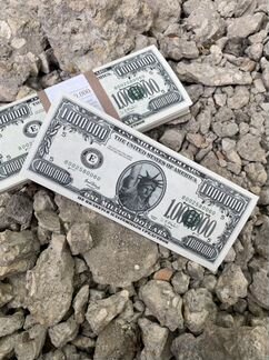 Пачка купюр 1 млн. Долларов