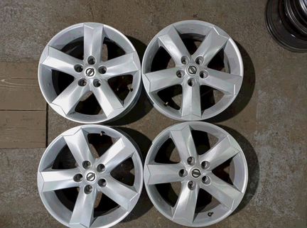 Диски бу литые R17 B на Nissan