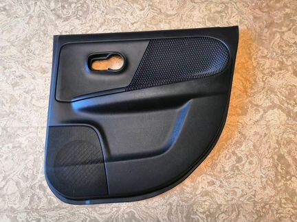 Панель зедней правой двери на Ниссан Ноут (Е11)