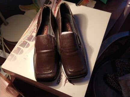 Туфли почти новые,одеты пару раз