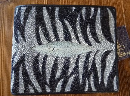 Кошелек из кожи ската, серебрянный цвет