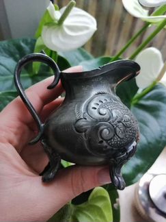 Старинный оловянный молочник