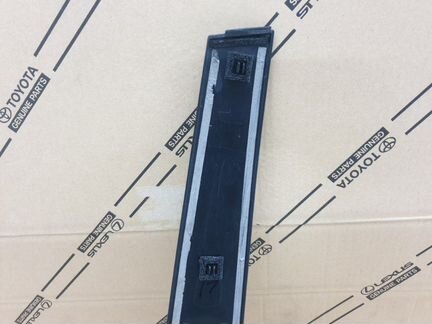 Накладка рамки двери передняя правая Hyundai