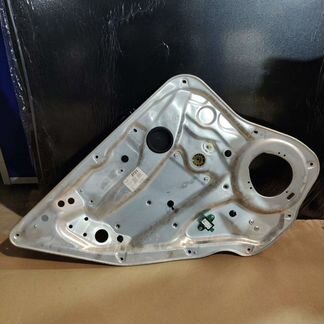 Задние стеклоподъёмники на Мерседес W204