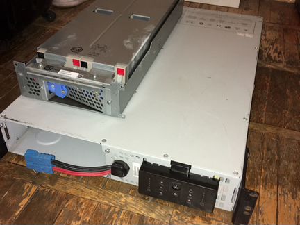 Источник бесперебойного питания APC 2200RMI2U