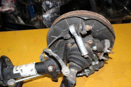 Стойка подвески передняя Volkswagen Jetta 5