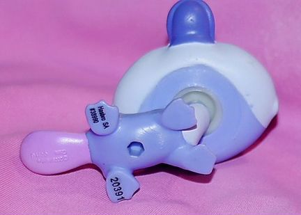 Пет-шоп. утконoc и еще одна фигурка