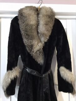 Мутоновая шуба с воротником из чернобурки