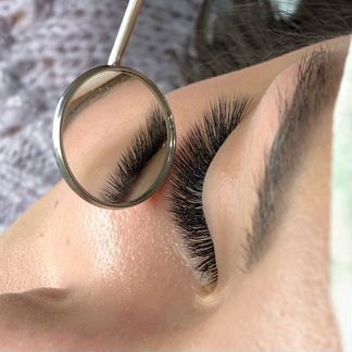 Наращивание ресниц, оформление бровей