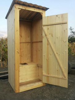 Туалет деревянный дачный