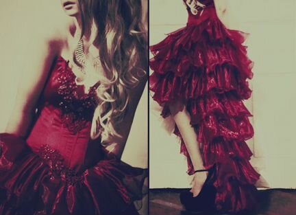 Бордовое платье