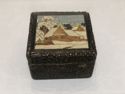 Старинная антикварная шкатулка