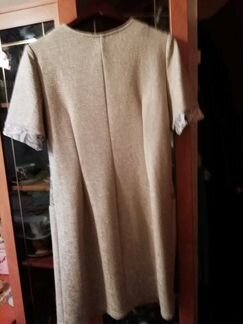 Платье скостьмом