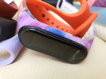 Фитнес браслет Mi band 4 и 11 ремешков