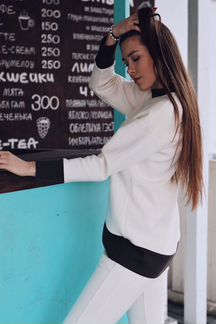 Трикотажный спортивный костюм