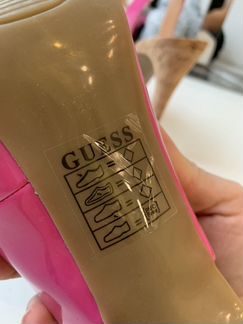 Босоножки Guess