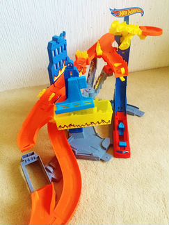 Укротители огня Hot Wheels