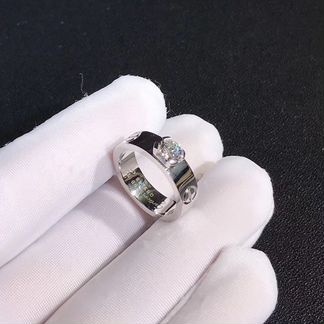 Золотое кольцо с бриллиантом картиер Cartier