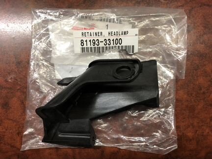 Lexus ES200/300 кронштейн фары 81193-33100