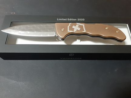 Нож Victorinox Hanter Pro Alox Damast 0.9410.j20