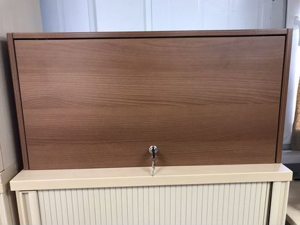 Шкафчик навесной коричневый