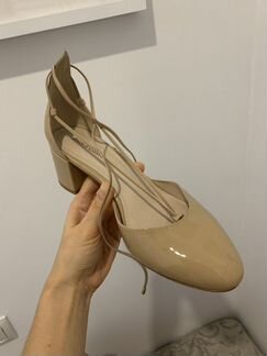 Лаковые бежевые туфельки Paolo Conte