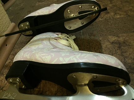 Коньки Roces