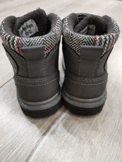 Продаются ботинки