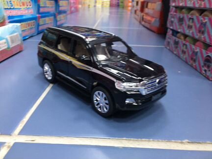 Тойота железная машинка (белая и чёрная)