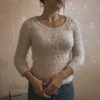 Пушистый свитер